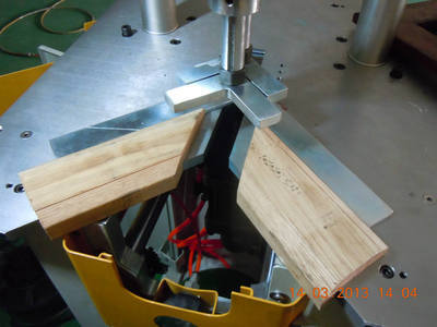 【鋁木復(fù)合門窗設(shè)備 VQM145全自動碼釘機(jī) 木材釘角機(jī)】價格,廠家,圖片,工藝飾品加工機(jī)械,上海工榮機(jī)械設(shè)備-