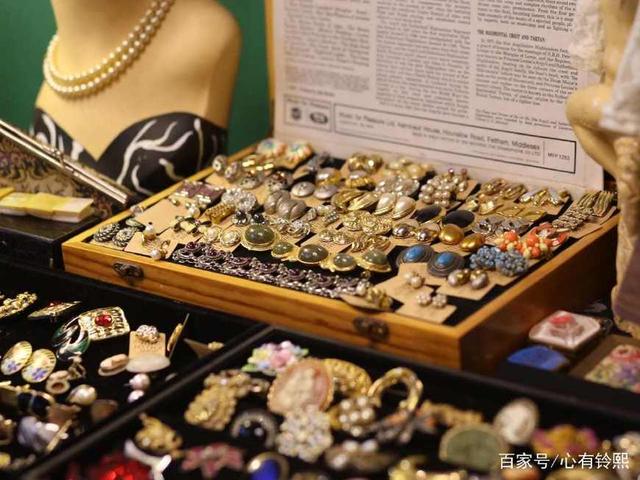 成都古著店 穿在身上的時光機，相框機配的復古魅力